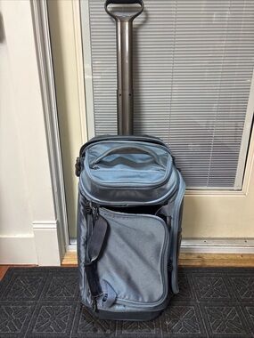 Tumi T-Tech Carry On Rolling Luggage Suitcase Blue 5552SLB Many Pockets